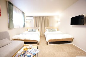 Koti Sopo Universal Bay 1 by Liaison