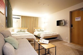 Koti Sopo Universal Bay 1 by Liaison