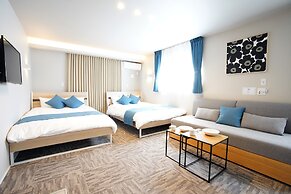 Koti Sopo Universal Bay 1 by Liaison