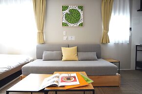 Koti Sopo Universal Bay 1 by Liaison