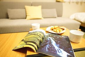 Koti Sopo Universal Bay 1 by Liaison