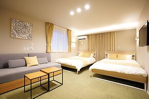 Koti Sopo Universal Bay 1 by Liaison