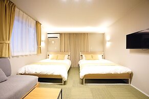 Koti Sopo Universal Bay 1 by Liaison