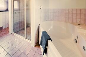 Castlemaine Colonial Motel and Apartments