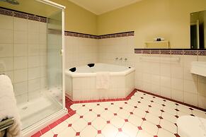 Castlemaine Colonial Motel and Apartments