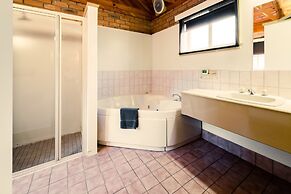 Castlemaine Colonial Motel and Apartments