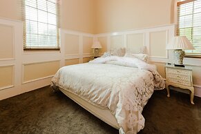 Castlemaine Colonial Motel and Apartments