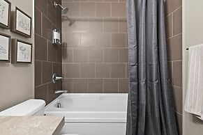 GLOBALSTAY. Modern Downtown Condos. Free parking