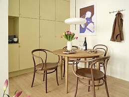 Apēron Apartment Hotel