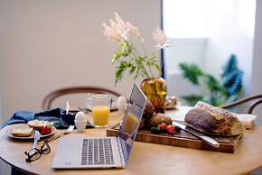 Apēron Apartment Hotel