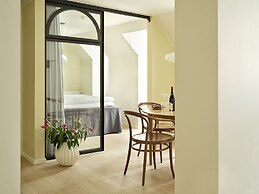 Apēron Apartment Hotel