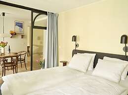 Apēron Apartment Hotel