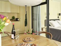 Apēron Apartment Hotel