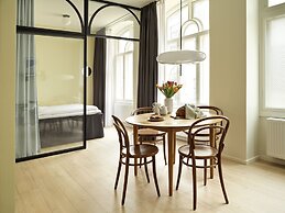 Apēron Apartment Hotel