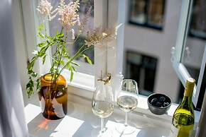 Apēron Apartment Hotel