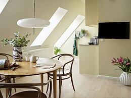 Apēron Apartment Hotel