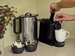 Apēron Apartment Hotel