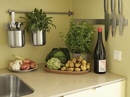 Apēron Apartment Hotel