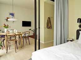 Apēron Apartment Hotel