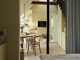 Apēron Apartment Hotel