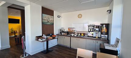 Torland Seafront Hotel