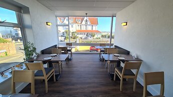 Torland Seafront Hotel
