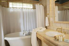 Ashton's Bed and Breakfast