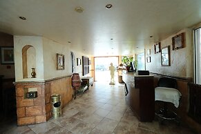 OYO 112 Semiramis Hotel