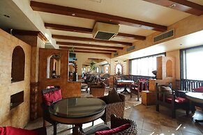 OYO 112 Semiramis Hotel