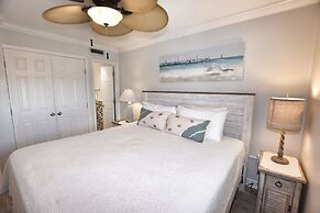 1009 Waters Edge Resort 1 Bedroom Condo by RedAwning