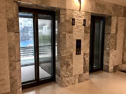 Luxury Apartments in Grand Avenue