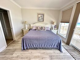 Sea Shell 3 Bedroom Townhouse by RedAwning