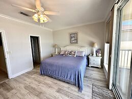 Sea Shell 3 Bedroom Townhouse by RedAwning