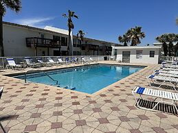 Sea Shell 3 Bedroom Townhouse by RedAwning