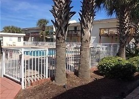 Sea Shell 3 Bedroom Townhouse by RedAwning