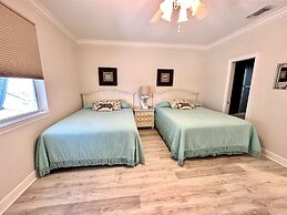 Sea Shell 3 Bedroom Townhouse by RedAwning