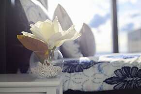 Stunning 2 Bedroom High Floor City View