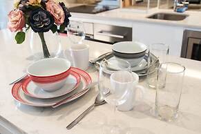 Stunning 2 Bedroom High Floor City View