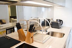 Stunning 2 Bedroom High Floor City View