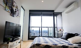 Stunning 2 Bedroom High Floor City View