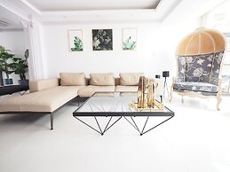 Near StayReal Location