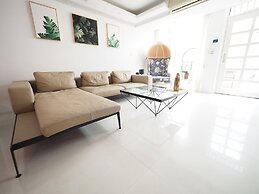 Near StayReal Location