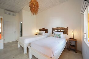 The Room Padang-Padang