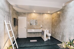 The Room Padang-Padang