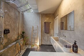 The Room Padang-Padang