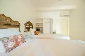 The Room Padang-Padang