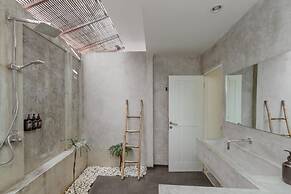 The Room Padang-Padang