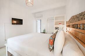 The Room Padang-Padang