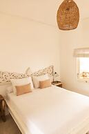 The Room Padang-Padang