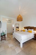 The Room Padang-Padang